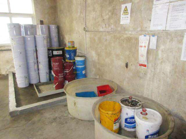 HW12 染料、涂料廢物